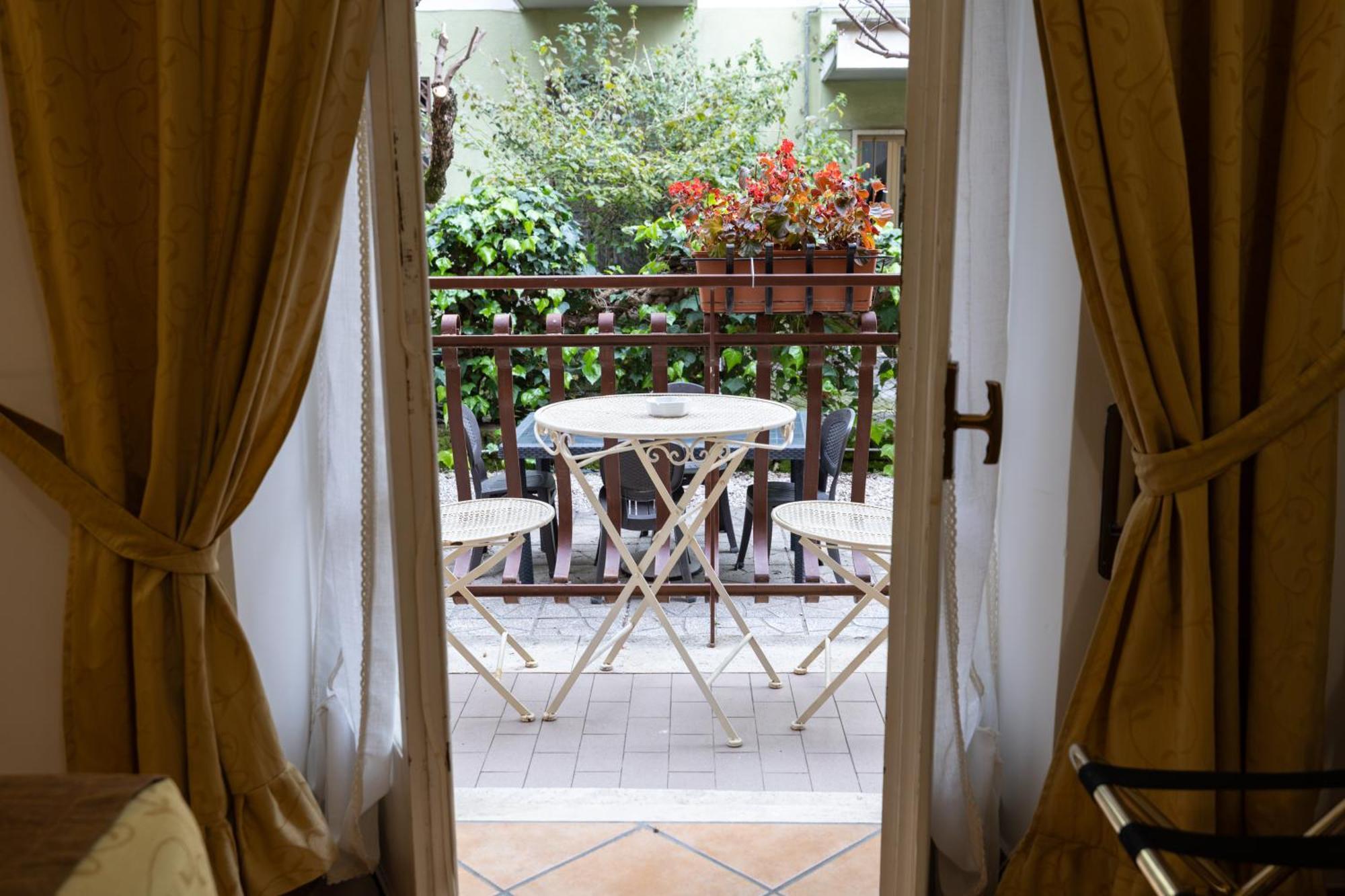 Casa Lollobrigida Bed & Breakfast Ciampino Luaran gambar